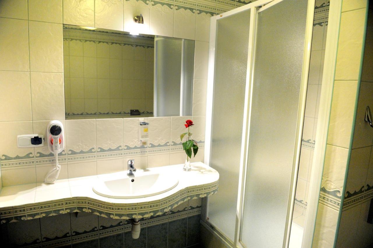 Hotel Czardasz Koziegłowy Kültér fotó